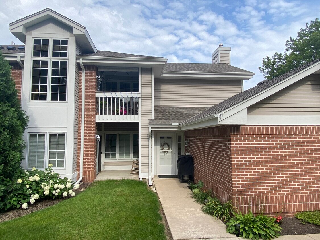 8907 Woodbridge Dr Unit Lech Condo, Greendale, WI 53129 Condo for