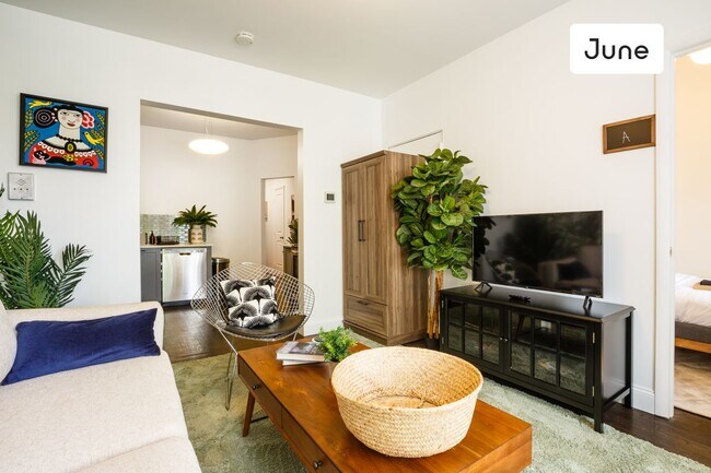 Foto del edificio - ROOM ONLY in 4-bed/1.0-bath Home