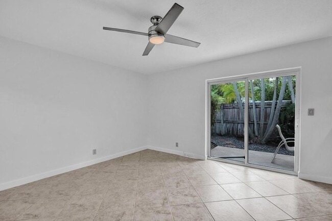 Building Photo - 1418 NE 56th Ct