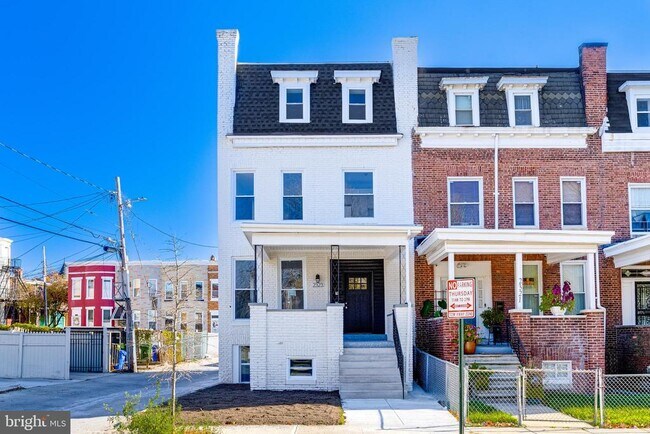 Building Photo - 2323 Whittier Ave