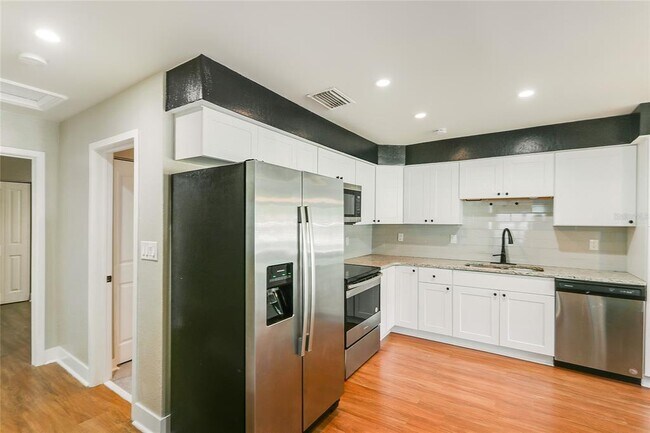 Foto del edificio - 1615 N Washington Ave