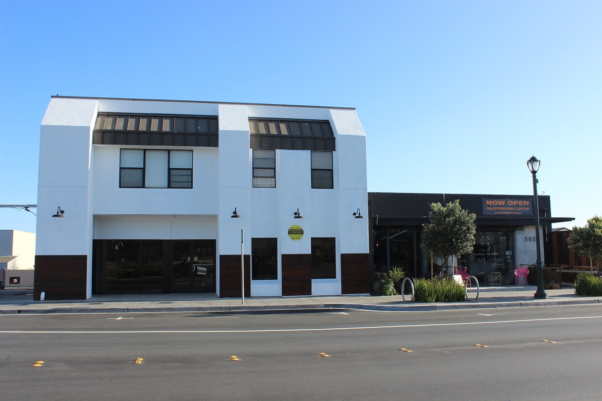 Primary Photo - 555 Broadway Ave