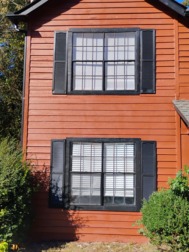 Foto del edificio - 6111 Creekford Dr