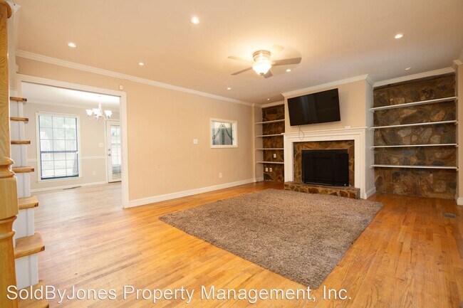 Building Photo - 3 br, 2.5 bath House - 1011 Evans Dr River...