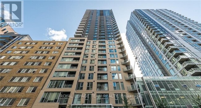 Building Photo - 40 Nepean St