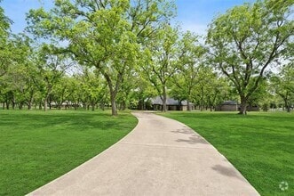 Building Photo - 8709 Claremont Dr