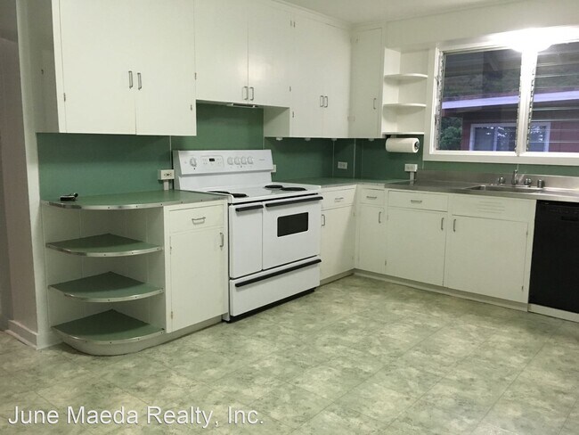 Building Photo - 4 br, 2 bath House - 35-B Country Club Road