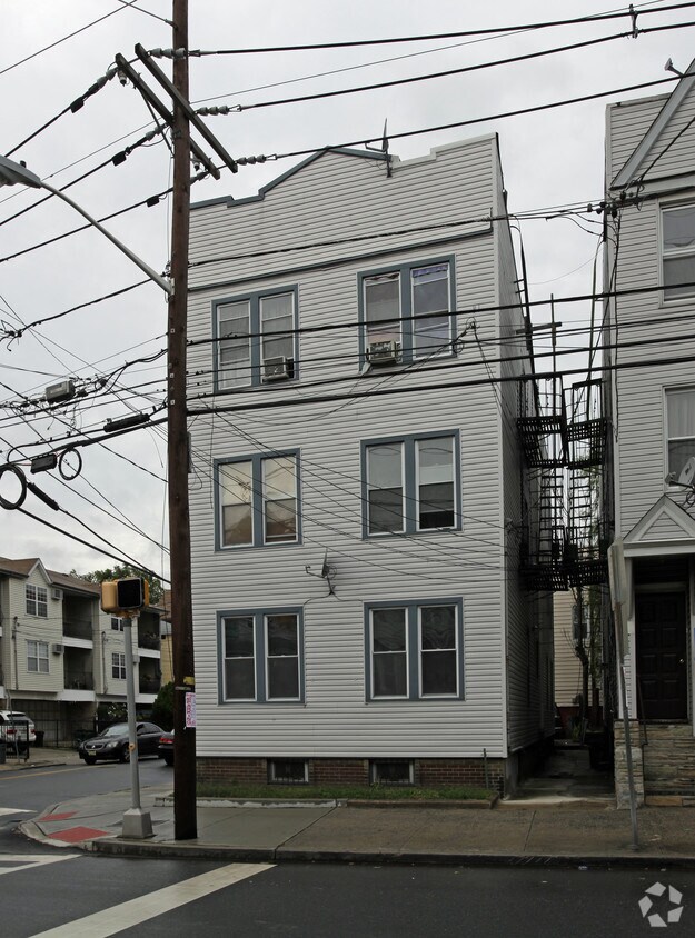 Foto del edificio - 68 Neptune Ave