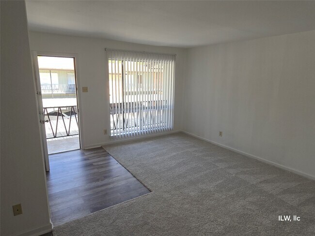 Foto del edificio - 8818 Ilona Ln