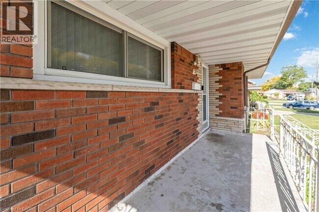 Photo du bâtiment - 90 Rainbow Dr