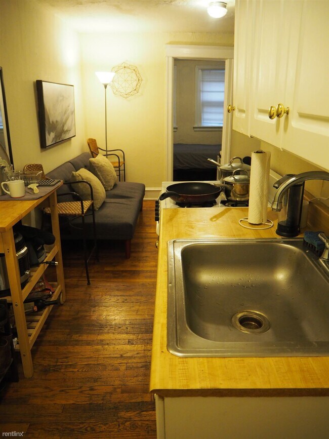 Foto del edificio - 1 br, 1 bath Apartment - 737 Spruce Street