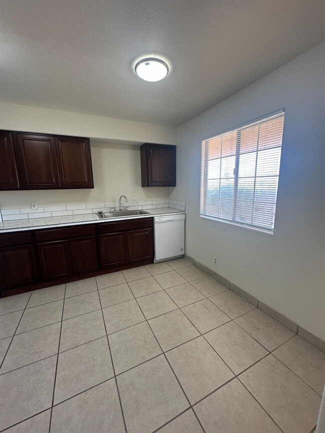 Foto del edificio - 4795 E Ashlan Ave
