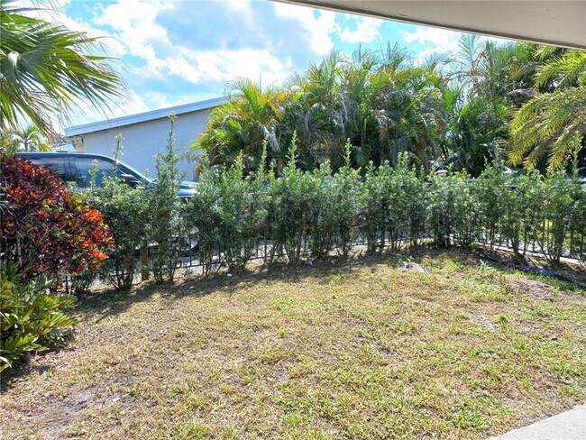 Building Photo - 1814 SW 97th Ter