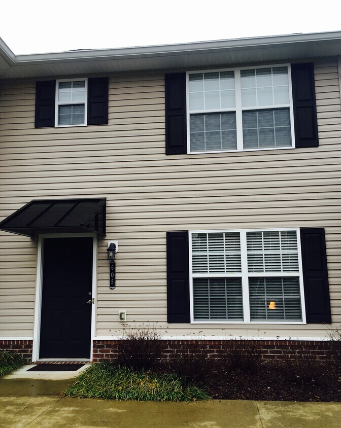 2121 S Greenwood Dr, Johnson City, TN 37604 Townhome Rentals in