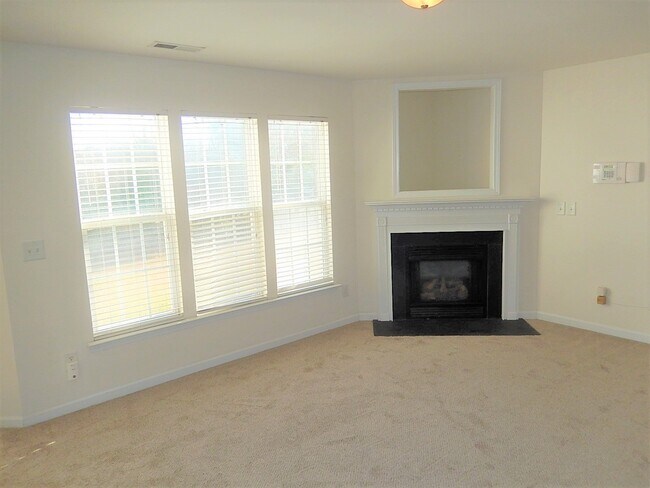 Foto del edificio - 1421 Springshire Ct