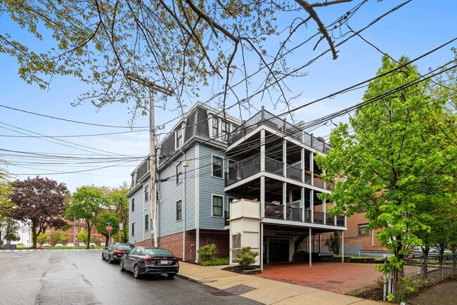 Foto del edificio - 82 Highland Ave