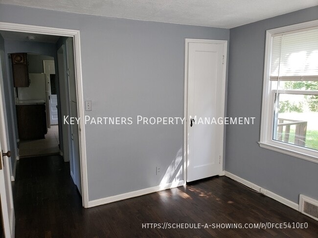 Foto del edificio - 7809 Madison Ave