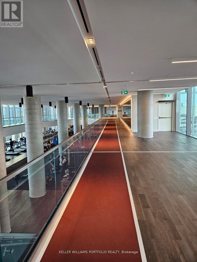 Photo du bâtiment - 1000 Portage Pkwy