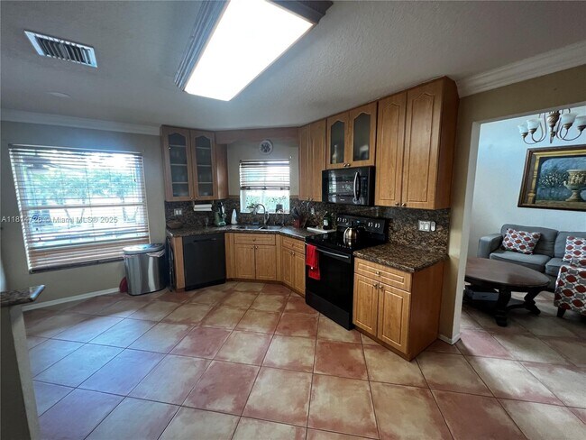 Building Photo - 15640 SW 16th Ct