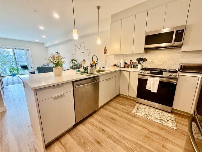 Building Photo - 458 Washington St