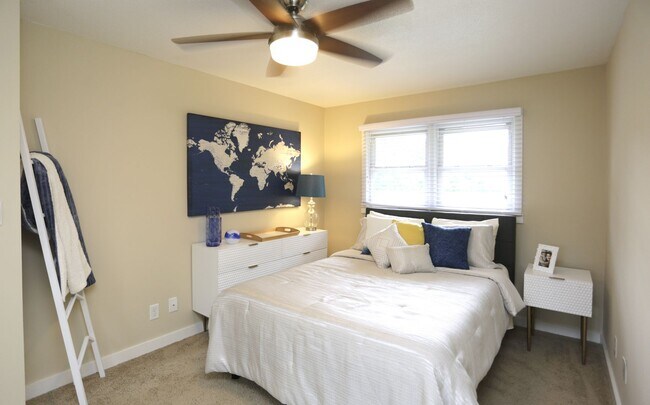 Building Photo - 124 Western Villa Dr