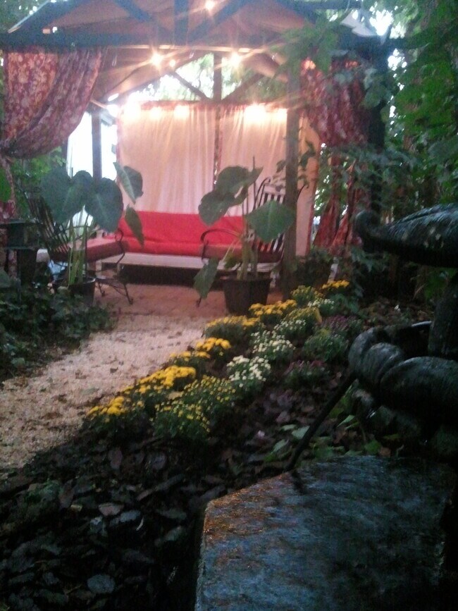 Foto del edificio - 123 E 6th St