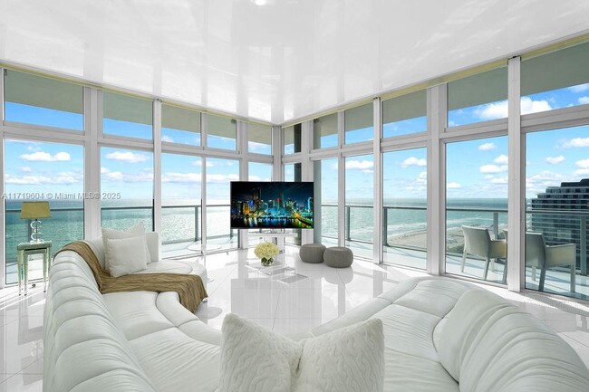 Foto del edificio - 3737 Collins Ave