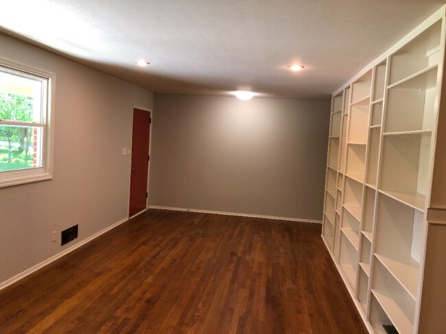 Foto del edificio - 1104 Lynmoor Dr NE