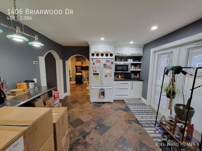 Building Photo - 1406 Briarwood Dr