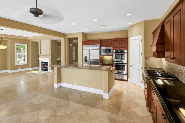 Building Photo - 45120 Via Carina
