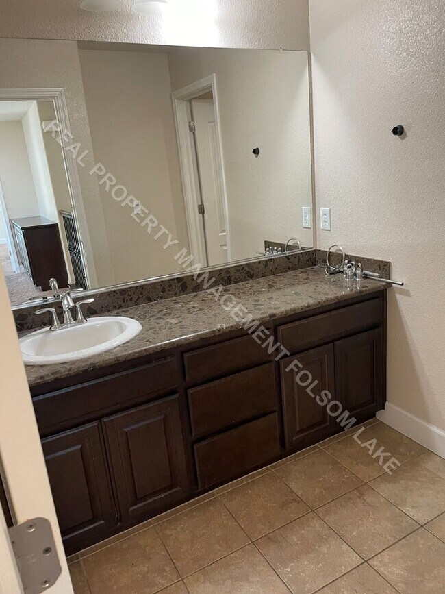 Foto del edificio - 3 bedroom, 3 bathroom condo at The Rivage ...