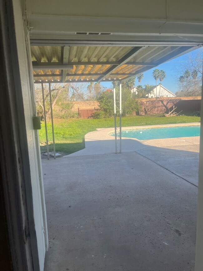 Foto del edificio - 3020 Floresta St