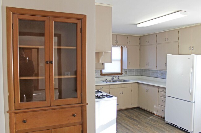 Building Photo - 2-Bedroom, 1-Bath House for Rent