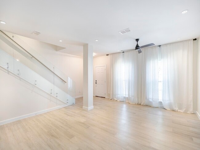 Building Photo - 210 Veracruz Dr