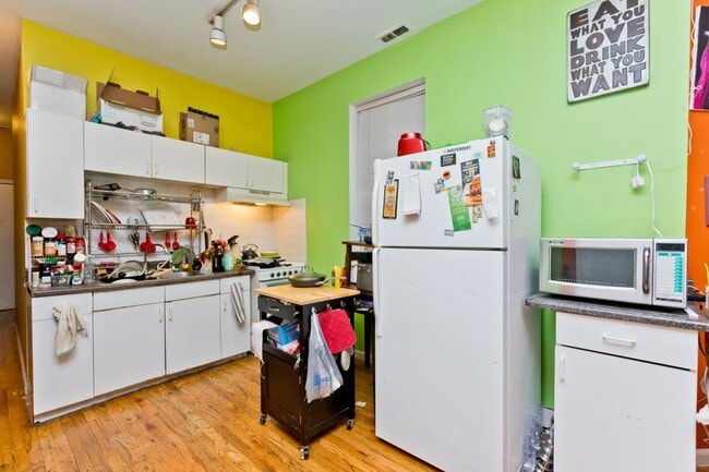 Foto del edificio - 3 bedroom in Chicago IL 60616