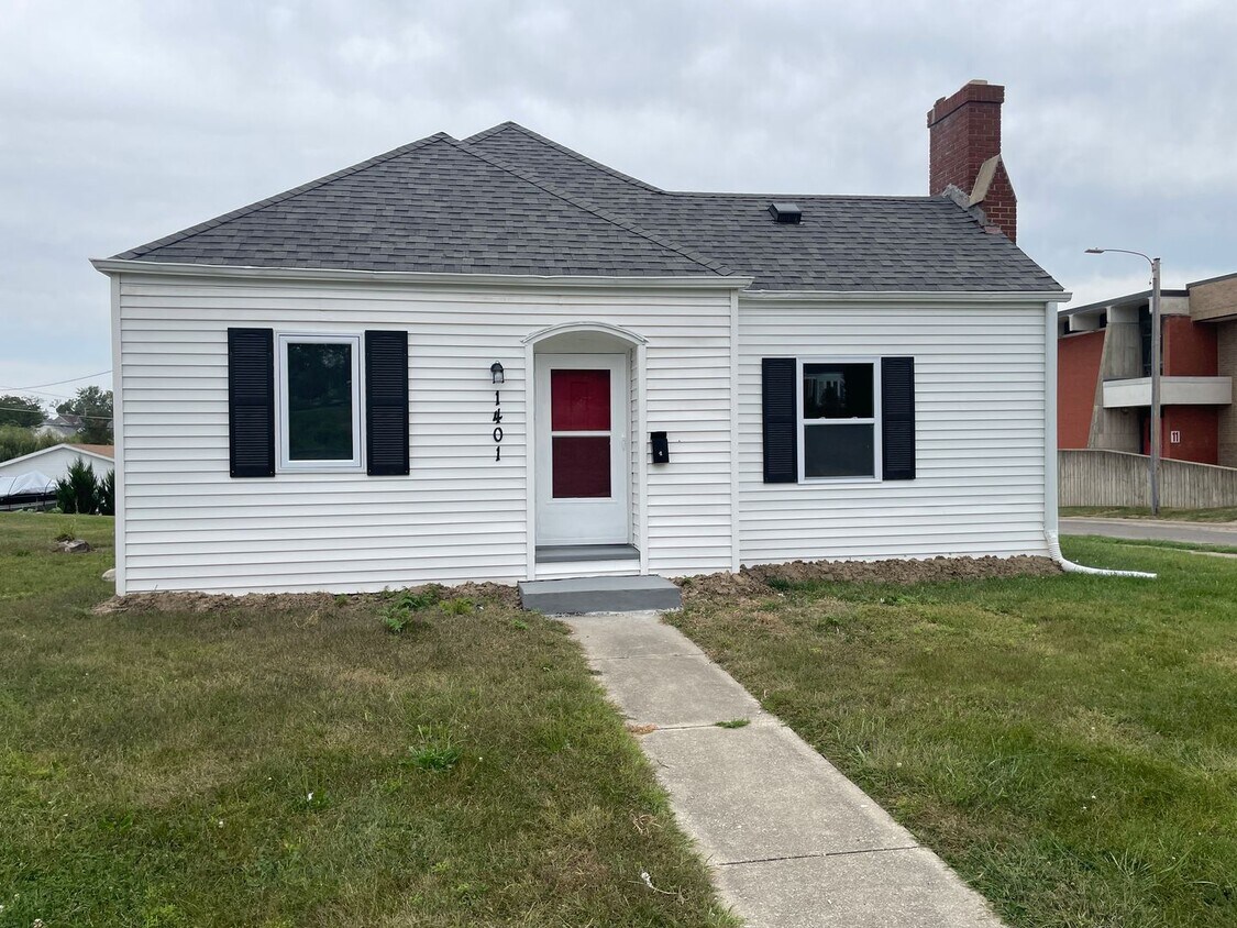 Primary Photo - Large 2 Bedroom for Rent Marshalltown
