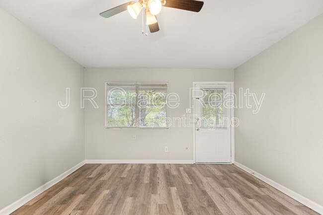 Foto del edificio - 4404 Pecan Ln