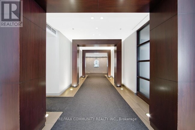 Building Photo - 38 Lee Centre Dr