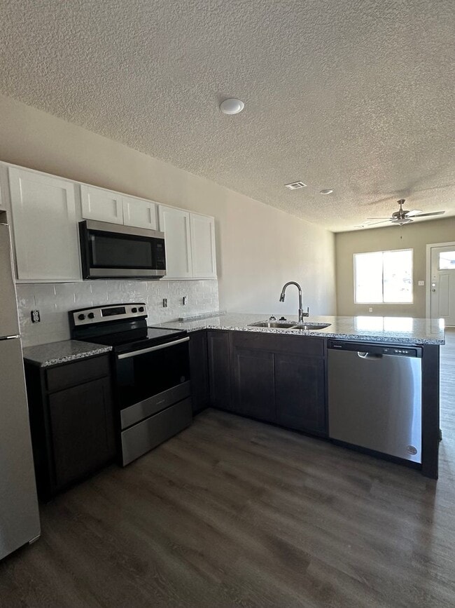 Building Photo - Brand New Duplex - Valley Center  1/2 off ...