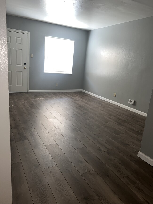 Building Photo - Oakmont Townhomes