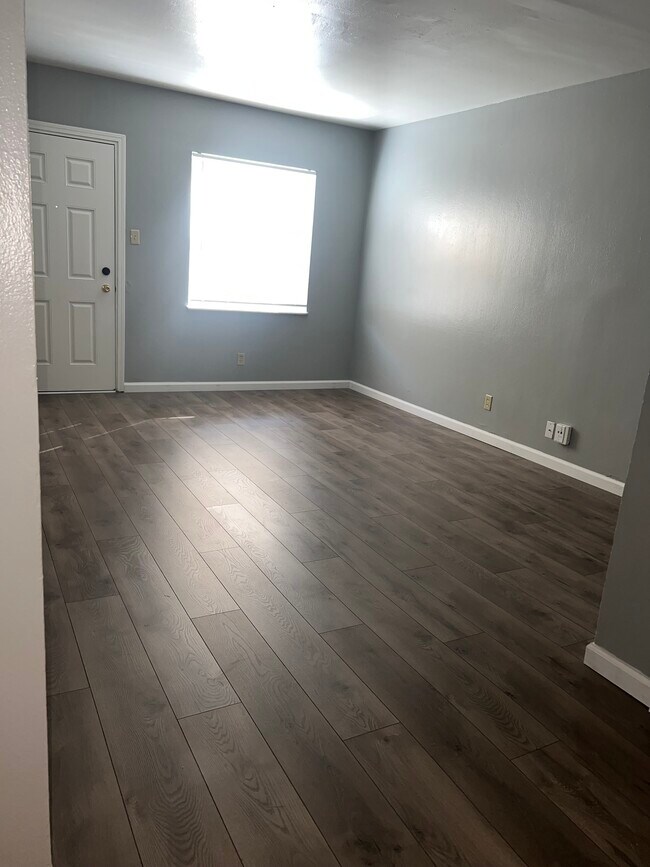 SALA DE ESTAR - Oakmont Townhomes