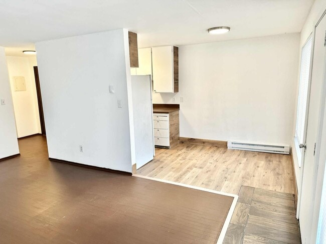 Building Photo - Apline B Apartments