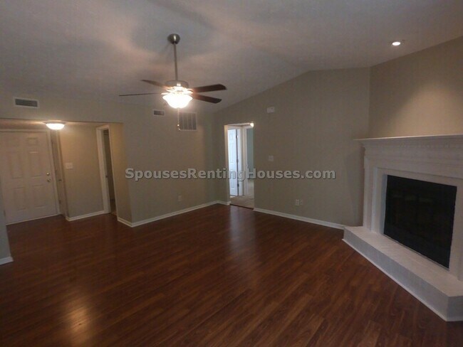 Foto del edificio - 7648 Camberwood Dr