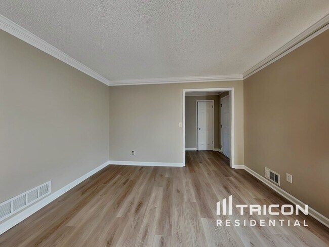 Foto del edificio - 2950 Summit Ridge