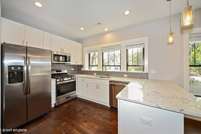 Foto del edificio - 1750 W Summerdale Ave