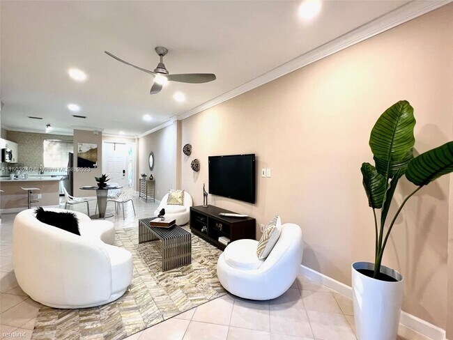 Building Photo - 2 br, 2.5 bath Townhome - 5790 NW 48th Ave