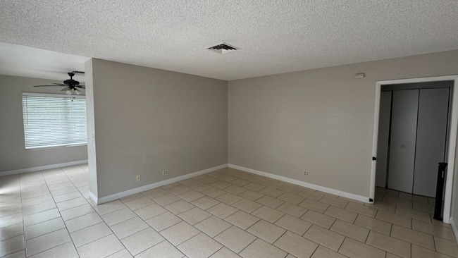 Building Photo - 4754 Willow Crest Ave