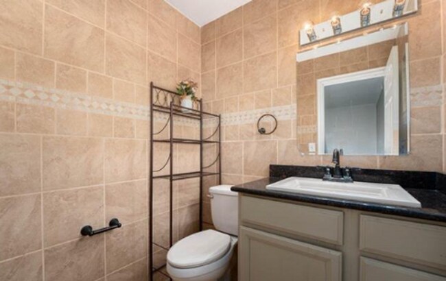 Foto del edificio - Up-Dated 3 Bedroom 1.5 Baths Centrally Loc...