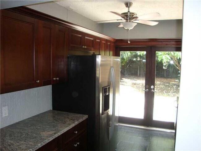 Foto del edificio - 2547 NE 182nd St