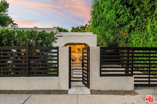 Building Photo - 8717 Dorrington Ave